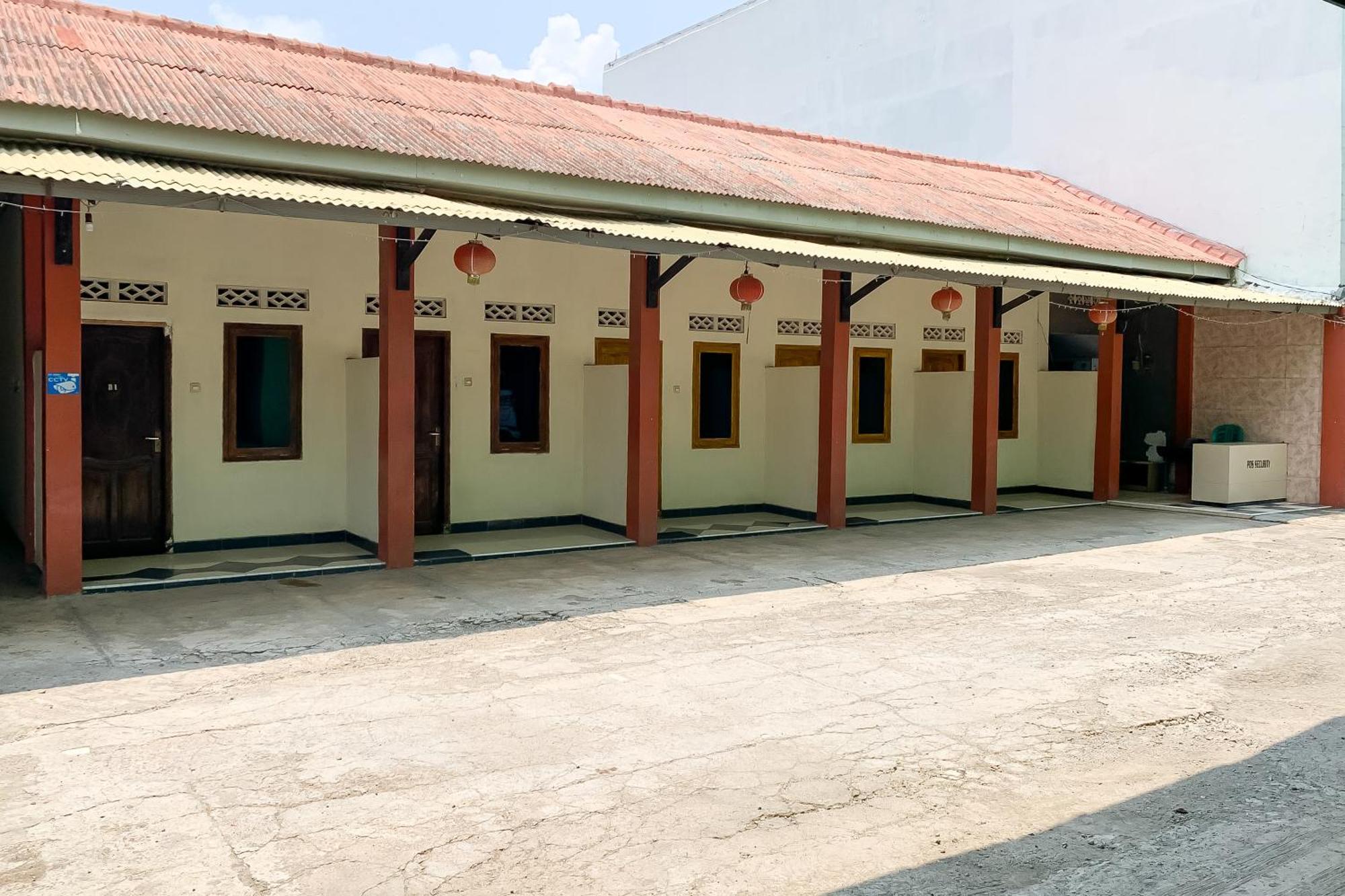 Penginapan Losmen Ayu Pamanukan Redpartner Pamanukan Hilir Dış mekan fotoğraf